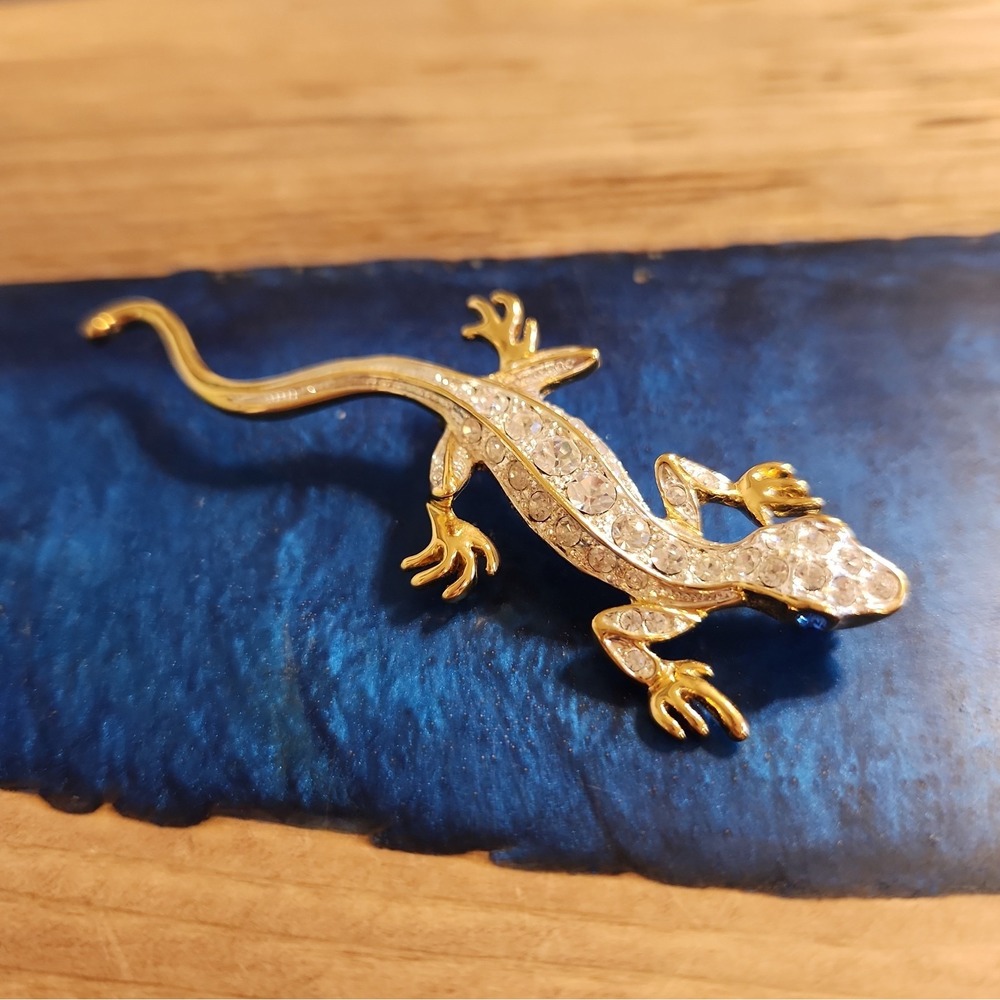 Vintage Gold Tone Crystal Rhinestone Lizard Salamader Gecko Pin Brooch Blue Eyes